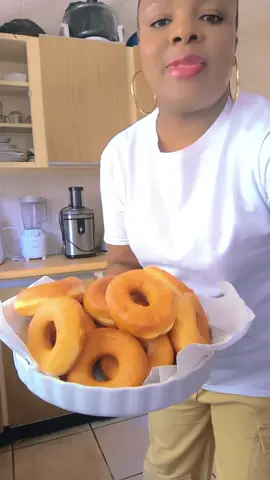 ring doughnuts recipe with sugar coating. #zambiantiktok🇿🇲🇿🇲🇿🇲🇿🇲😘😘😘  #botswanatiktok🇧🇼🇧🇼  #yourfavouritebaker  #bakersoftiktok #fyp