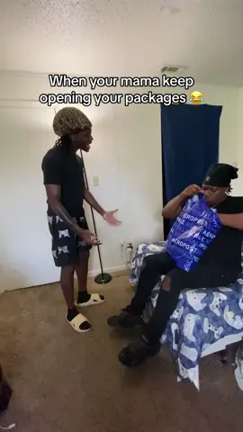 IDK WHY SHE KEEP DOING THAT 🤣