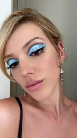 so blueeee #makeup 