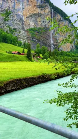 Isn't Switzerland beautiful?🇨🇭#switzerland #swissroads #switzerlandnature #roadtrip #swissbeautiful #sisiswiss #swiss 