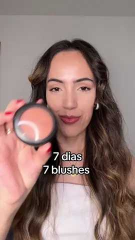 7 dias, 7 blushes- Dia 04 ✨ Esse blush é para você que ama um efeito bronzeado e iluminado 💖 @maccosmetics  Ele é incrivel de lindo! Nao é a toa que ele ficou conhecido como o blush da @Gisele Bündchen ✨  #blushtrend #sunbasque #maquiagemtiktok #makeup #maccosmetics #blushing #blushhack 