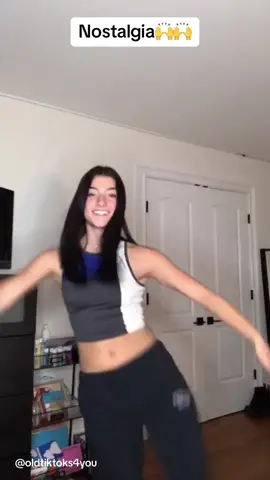 Og charli dance!! 🎥@oldtiktoks4you #charli #tbt #nostalgia #throwback #dance