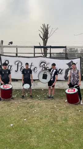 🥁🫡@Fran__rastelli @BORI @𝕮𝖆𝖙𝖗𝖎𝖊𝖑 𝖎𝖒𝖍𝖔𝖋🃏 #lapestenegra #bombo #repique #murga #ritmo #ensayo #fyp #viral #parati #parati #czrgf #lospibes #barra #cancha 