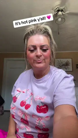 I love these bags! Also, I’m wearing my new lashes. #pursecollection #pufferbag #tiktokshopfinds #toloerbag #hotpink #MomsofTikTok 