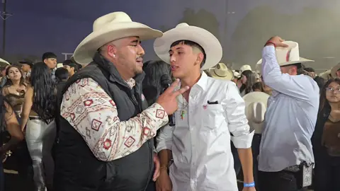 Y que baila con otra 🤠 (Y tiene novia) 🫣 #parejas #molallaoregon #purosbaileswashington #paratiii #fypage 