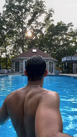 Solo aquí, superando el calor con estilo.  —————————————— #sweethome #itsbismarklife #foryou #Lifestyle #dayinmylife 