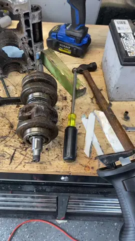 Please only dm us about the custom banshee if you have the funds (6-10k depending on what you want) #banshee #crank #banshee350 #mechanic #2stroke #rebuild #restoration 