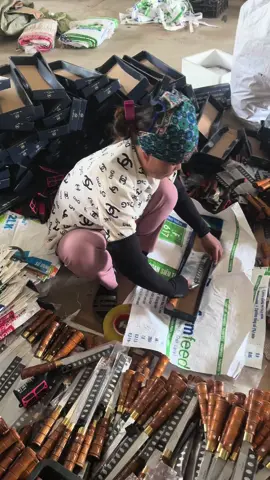 Đóng gói từng bộ sản phẩm để gửi tới tay quý khách hàng #tiktok #thanhhoa #hauloc #thịnhhanhtiktok #thịnhhành #thủcông #daochatga 