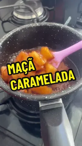 Maçã caramelada ao estilo Outback. #maçã #outback #doce #receitastiktok #receitasfaceis #receitasimples #foryoupageofficiall 