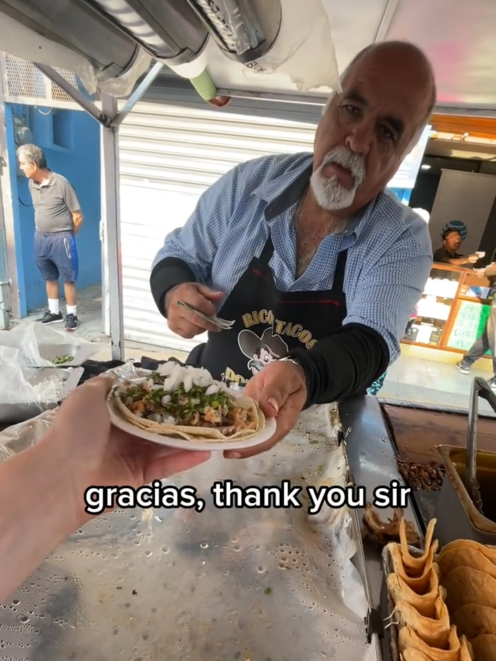 $2 taco in Mexico 🇲🇽 #mexico #tijuana #streetfood #food #nativety