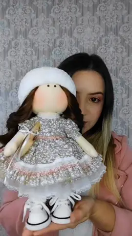 Apresento a vocês, minhas criações. Me chamo Sara e crio bonecas russa personalizadas, faço todo o trabalho artesanalmente desde o corpo das bonecas até todas as roupas, sapatos e acessórios. Tudo feito com muito amor, carinho e dedicação. #bonecadepano #personalizado #artesanal #foryou #boneca #fy @Sara Antunes 