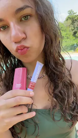 A pop of color at the pool☀️💜@florence by mills 