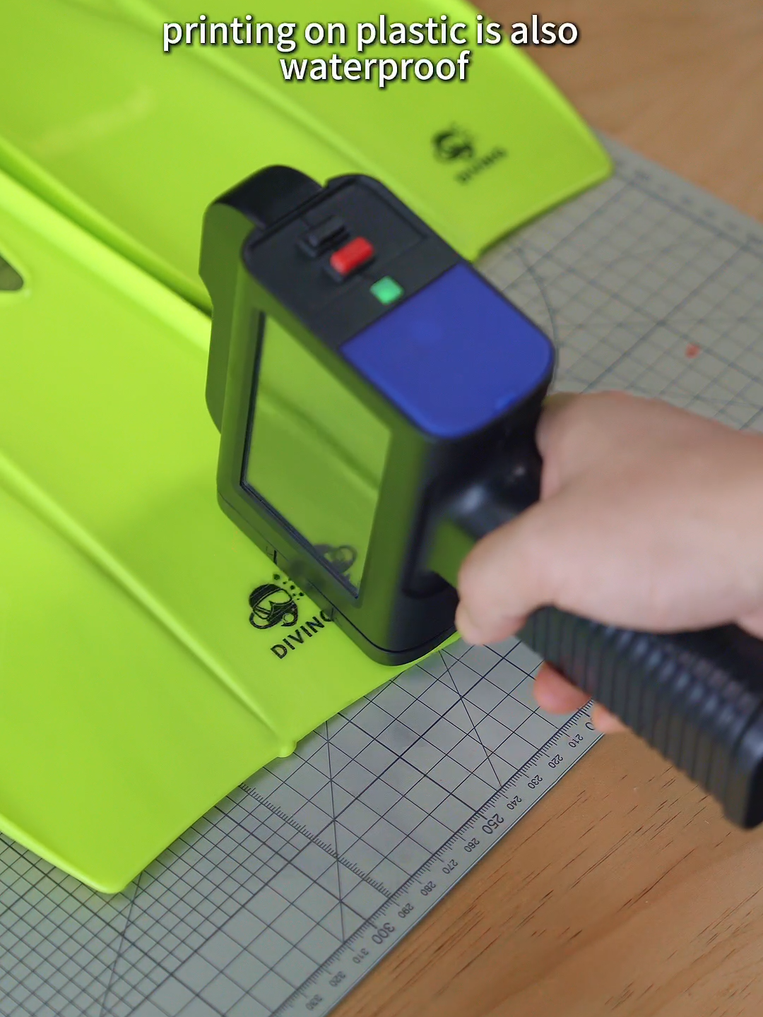 Printing ink on clothes that cannot be washed off, handheld inkjet printer