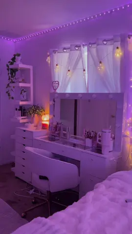 you can bet ur bumbum i deep clean my room every friday 🦦 #fyp #viral #cozygaming #pcsetup #cozy #girly #aesthetic #cute #fleuriistok #desktour #vanity #makeupvanity #RoomTour #room #aestheticroom #vanitytour #roominspo 