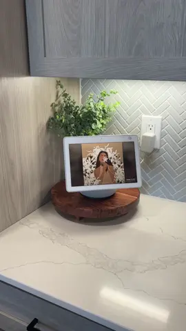 ✨Alexa, welcome home✨  ✨Sígueme en insta! ❗️yanny_blanco_ ❗️ (Link en mi biografía) . . . #Home #homedecor #alexa #amazon #amazonfinds #amazonmusthaves #echoshow10 #creator #contentcreator 