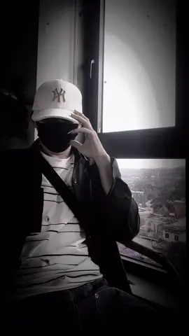 “Suy nghĩ rất nhiều,nhưng lại chọn im lặng.” #caption #nhactamtrang #motchutbuon #motchutnho 