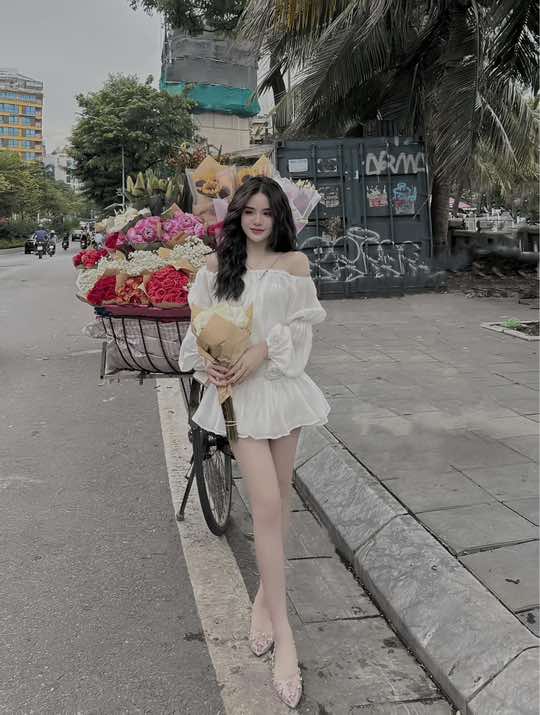 Có thể đi một mình là tự do , có người đi cùng thì là hạnh phúc . 🖤 #tiktok2024 #sieupham #hothit #aoxinh #hottrend #xuhuongtiktok2024 #hackdang #hot #setxinh #vayxinhmoingay #váy #váyxinh #váyxinh #vaybody #dodoi 