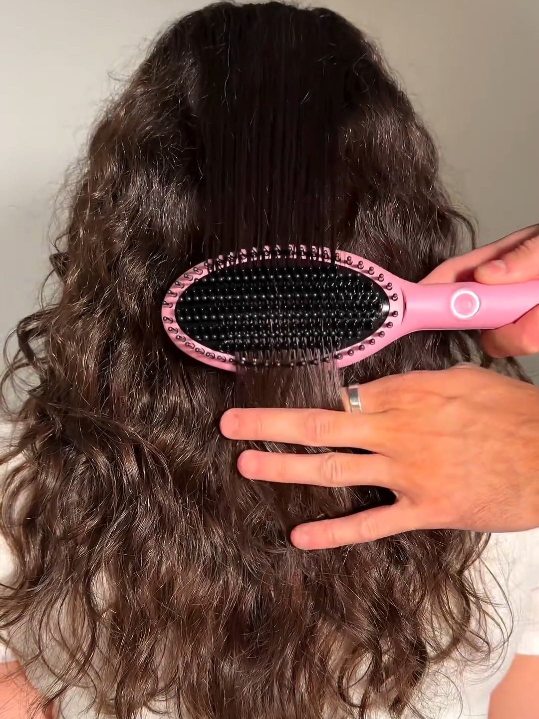 Gliding into the weekend like... 🌸🎀🩰 Discover our limited-edition ghd glide hot brush, perfect for easy second day styling. Tap the link in our bio to shop, with $20 donated to @nbcfaus & @pinkribbonnz ✨