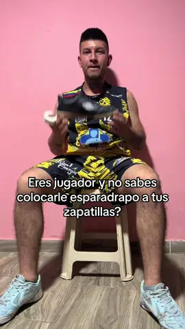 Como un jugador debe colocarle esparadrapo a sus zapatillas ⚽️✅ #zapatillas #jugador #futsal #como #usamos #los #jugadores #el #esparadrapo #en #nuestras #zapatillas 