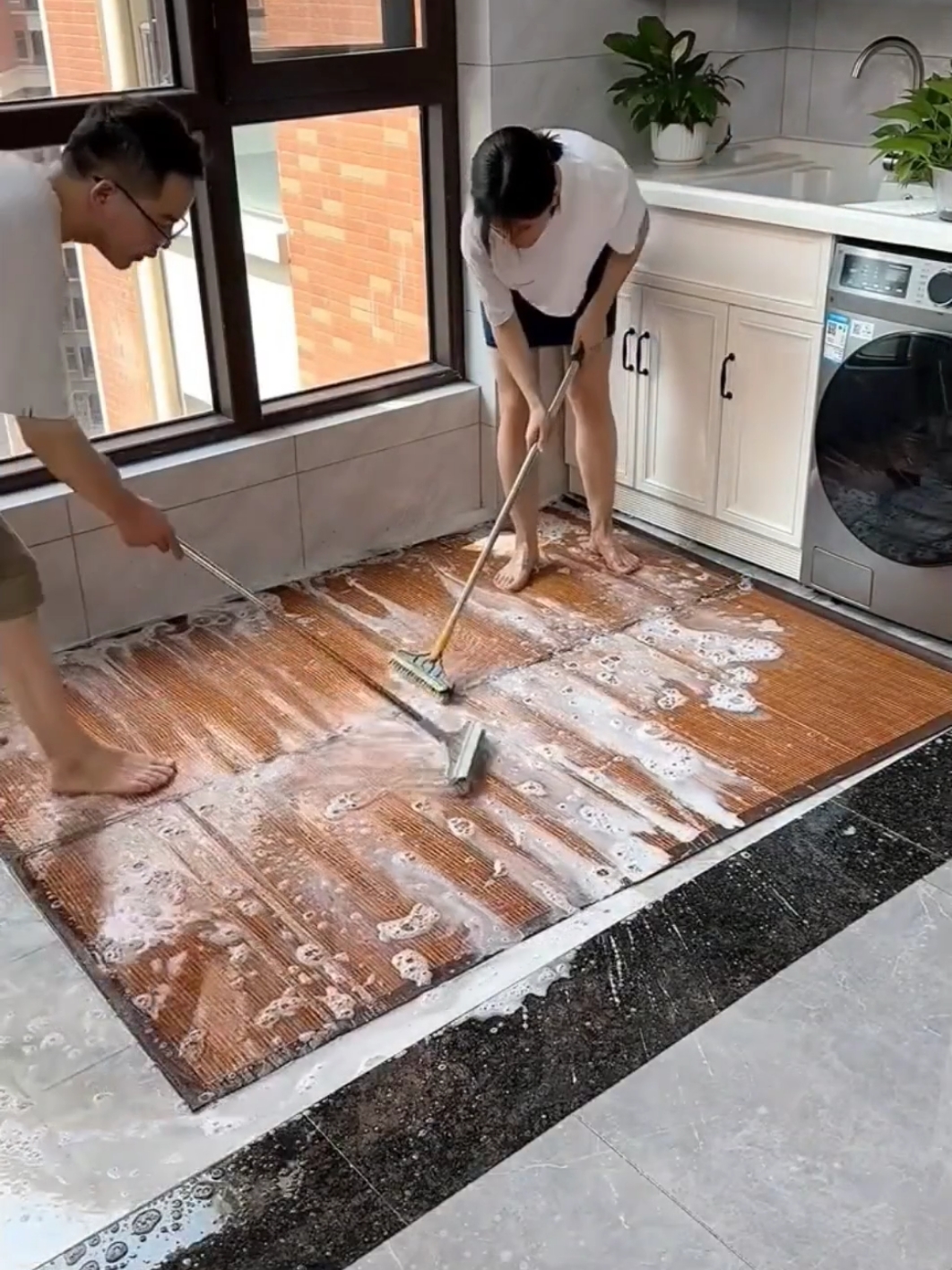 Cây Chổi Cọ Sàn Và Gạt Nước Tiện Ích #caychasan #caychasannhatam2in1 #choichasannhatamthongminh #dodungtienich #giadungtienich 