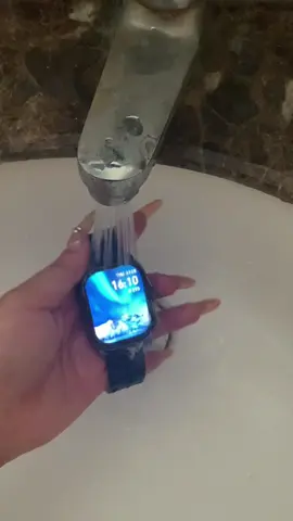 My brother loves this amazing smart watch!#travel #Summer #giftidea #gym #smartwatch #gymmotivation #FathersDay #tiktokmademebuyit 