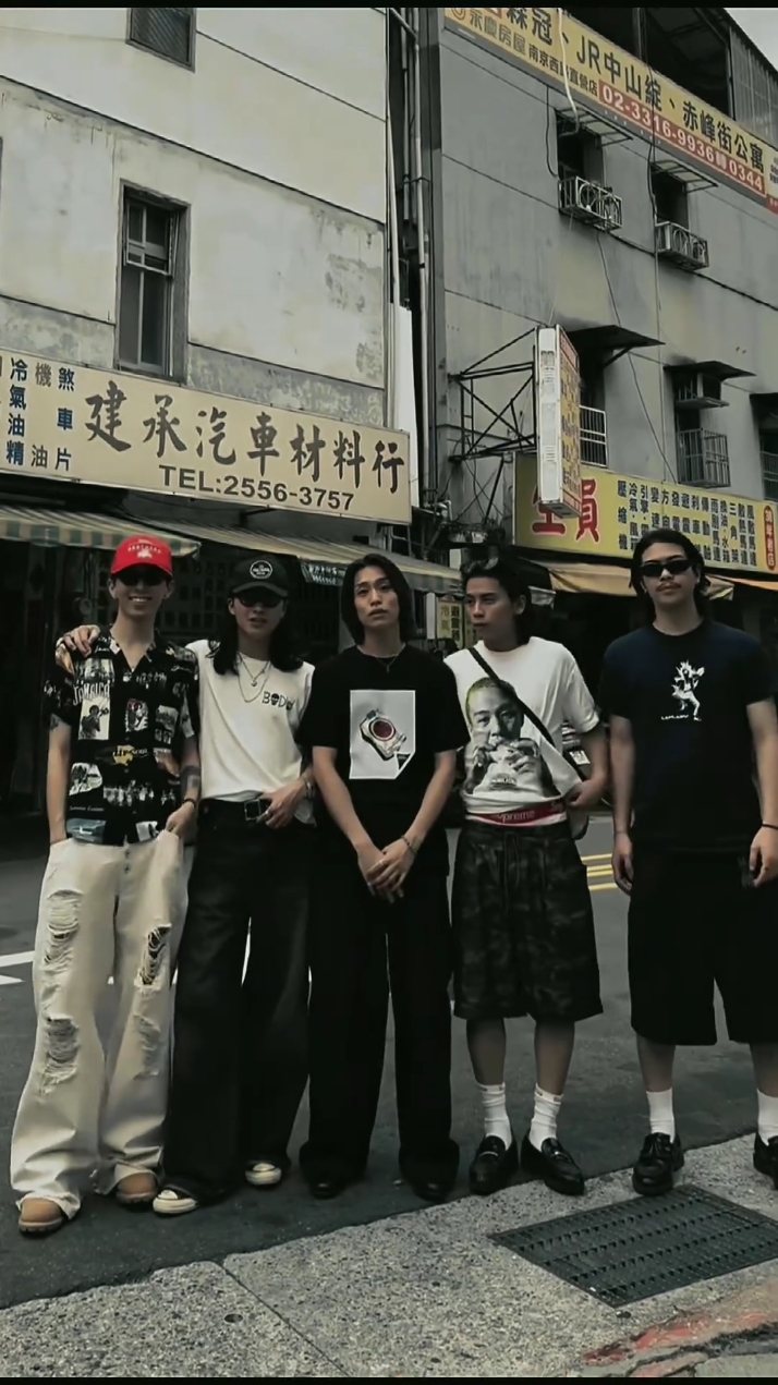 Inspirasi Outfit Style 📌 Pembelian Skena Outfit Ada Di Link Bio Profil, Buruan Check Sekarang  ------------------------------------------ #poseideas #referensioutfit #OOTD #outfit #outfitinspo #outfitideas #outfitinspiration #StreetFashion #streetwear #StreetStyle #outfitkece #kece #style #outfitcowok #ootdcowok #ootdcowokkekinian #outfitkeren  #outfitstyle #ootdstyle #ootdmen #baggyjeans #celanabaggy 