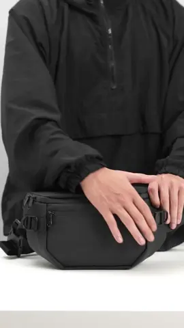 Dengan ruang penyimpanan yang luas waistbag vhantom cocok untuk menaruh HP, dompet , kartu , uang dan barang penting lainnya dalam satu tempat. #tasselempang #taswaterproof #tasantiair #taspria #taspinggang #slingbag #waistbag 