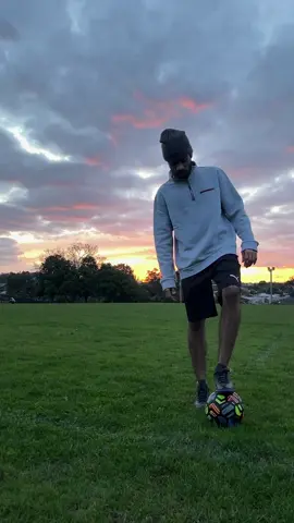 Ronaldinho flick up #football #ronaldo #ronaldinho #neymar #messi #new #dance 