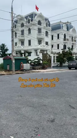 Biệt phủ quá đẹp, nhìn lá cờ bay mà thấy mê luôn.#gaiquenamdinh 