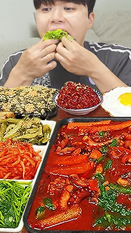 Youtube➡GONGSAM TABLE 이공삼 #foryou #foryoupage #foru #fyp #foryourpage #ASMR #먹방 #푸드 #틱톡푸드 #mukbang #mukbangkorean #cookingasmr #cooking #cook #Bossam #octopus #rice #egg #noodle #낙지볶음 #보쌈 #콜라보쌈 #나물반찬 #낙지비빔밥 #김부각 #양념낙지