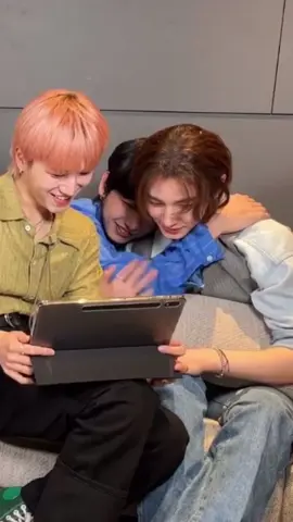 the way jaehyun kept saying sorry to leehan 🥹 #boynextdoor #bnd #myungjaehyun #jaehyun #leehan #mulmyungz #명재현 #이한 #riwoo #sanghyuk #taesan #woonhak #sungho #donghyun 