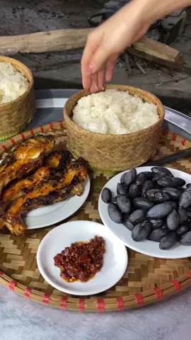 Trám đen với cơm nắm với cá nướng Tây Bắc #cakhogiaotthucong #gaithai26 #cogaithaiden #muoivungruocheo #monngonmoingay 