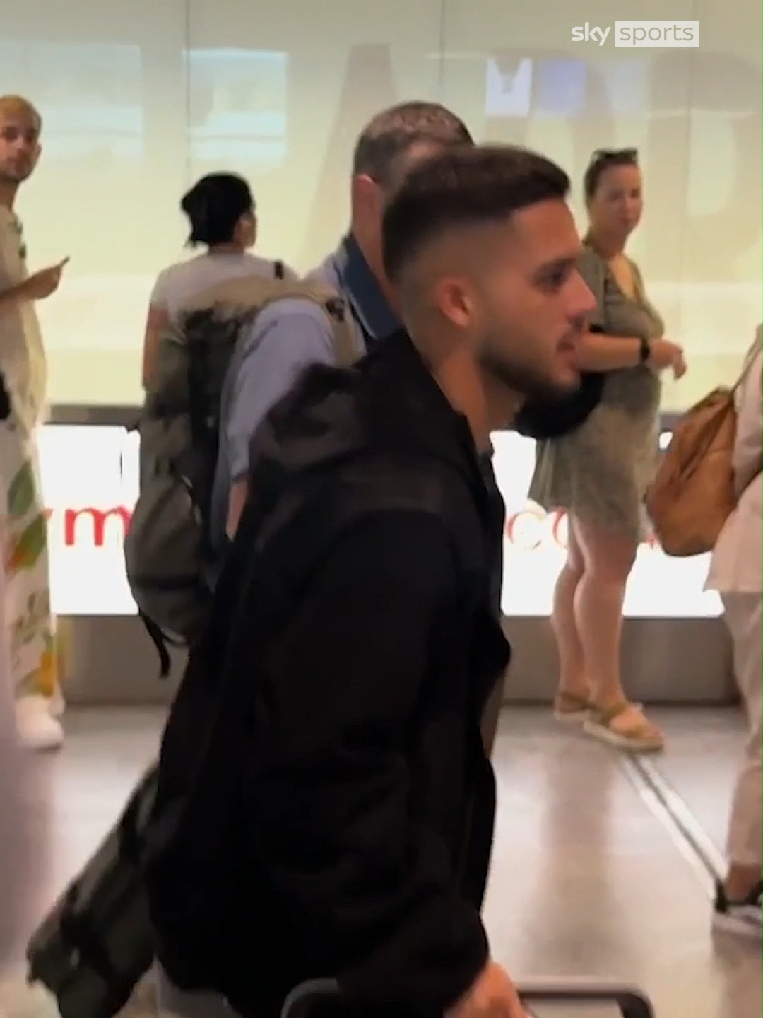 Manchester City's Yan Couto has arrived in Germany to complete a move to Dortmund ✈ #skysports #skysportsnews #footballtiktok #manchestercity #mancity #dortmund #borusiadortmund #transfer