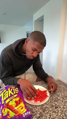 Please hide your cake #mukbang #usa🇺🇸 #xuandongvlog #viral 