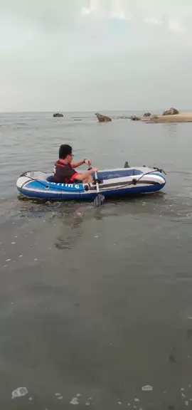 Trying out the Intime 300 inflatable raft on the Ocean. 