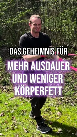 Kommentiere KETONE, wenn du auf der Suche nach mehr Energie und Ausdauer im Training und Alltag bist oder dein Körperfett reduzieren willst, ohne dabei Muskeln zu verlieren! Eben diese Ketone sind der Gamechanger! 💥 Sie können dir mehr Energie und Power verleihen, zügeln deinen Heißhunger und machen so jede Ernährungsumstellung einfacher. Gleichzeitig dienen sie als sofort verfügbare Energiequelle. In Phasen des Fastens bieten sie den Muskelschutz, den du brauchst, um Fett zu verlieren, ohne Muskelmasse abzubauen. Mach dir keine Gedanken, wenn du noch nie von exogenen Ketonen gehört hast. Ich setze sie seit etwa 3 Jahren ein und hatte sie davor trotz all meiner Erfahrung als Ernährungsberater und Personal Trainer ebenfalls nicht auf dem Schirm! Und ich war dementsprechend überrascht von dem Einfluss, den sie seitdem auf mein Leben haben! Dank ihrer Hilfe habe ich es innerhalb von nur 4 Wochen geschafft, Körperfett an hartnäckigen Stellen zu verlieren, an denen ich zuvor über Monate verzweifelt bin. Ihre Wirkung auf meinen Heißhunger und mein Energielevel sind der Grund, warum ich nicht mehr auf sie verzichten möchte! Mit dieser Energie bin ich in der Lage, auch nüchtern zu trainieren und kann so leichter intermittierend fasten - ganz ohne Hunger! Wenn auch du mehr über die Ketone erfahren wissen willst, kommentiere KETONE und ich sende dir eine Nachricht! Aber bitte melde dich nur, wenn es dich auch wirklich interessiert! 💪
