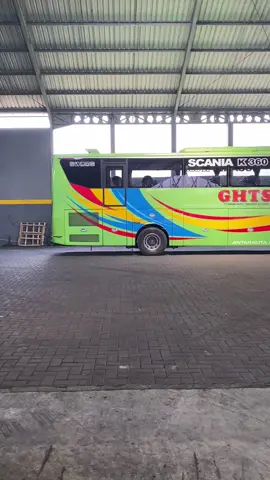 garasi swedia cabang malang #gununghartalovers #gununghartasolutions #gunungharta #buslovers #ghts090 #volvobus #scaniabus 