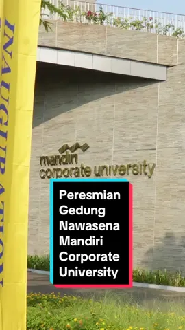 Kementerian BUMN dan Bank Mandiri menunjukkan komitmen kuat dalam mendukung transformasi SDM BUMN melalui peresmian Gedung Nawasena Mandiri Corporate University. Dirancang sebagai pusat pelatihan dan pengembangan yang mengintegrasikan aspek lingkungan, teknologi, dan budaya, gedung ini siap dimanfaatkan oleh seluruh BUMN. Dengan filosofi kawah Candradimuka, Gedung Nawasena Mandiri Corporate University bertujuan untuk mencetak generasi pemimpin yang unggul, tangguh, dan berkualitas. Diharapkan, gedung ini akan melahirkan insan BUMN yang mampu bersaing di pentas global, terus tumbuh, berkembang, dan berkontribusi bagi kemajuan Indonesia. #MandiriUntukIndonesia #BUMNUntukIndonesia 