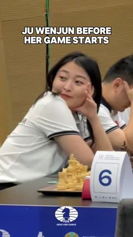 🇨🇳 Women’s World Champion Ju Wenjun before her game starts vs her 🇨🇳 teammates before their games start! #chess 