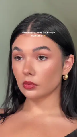 All you need is one bronzy highlighter it does everything!! I love @Diorbeauty Forever Glow Maximizer in “bronze” & I pair it with the Dior addict Lip Maximizer in Bronzed Glow #diorhighlighter #diormakeup #glowmaximizer #liquidhighlighter #diorbeauty 
