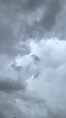 امطار تجيب العافيه وتجبر الخاطر 🥹🤍.. #غيوم_السماء #تصويري_احترافي_الاجواء👌🏻🕊😴 #منشن #اكسبلور #fypシ #امطاراليوم #امطار_مكه #تصويري #ارفعو_الفيد_اكسبلور #جمال_طبيعي 