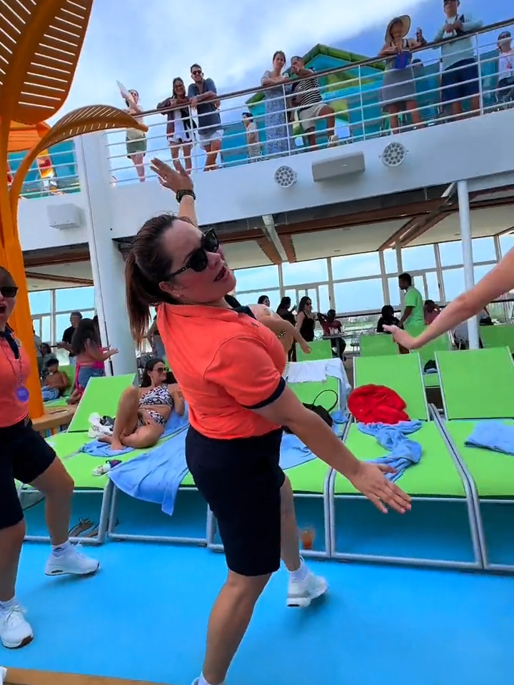 The chaotic energy we need to start every vacay 🕺 #friday #weekend #cruise #vacation #travel