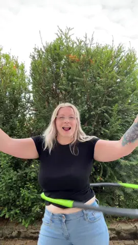 Noch ein wenig positive Enerige für‘s Wochenende ☀️🤓🤪  #fy #fyp #fürdich #füreuch #freitag #wochenende #weekend #positivity #goodvibes #fun #spass #hulahoop #mariajohanna07 #zungenpiercing #pierced 