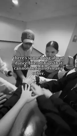 🤍 #fyp #viral #dancer #ballet #friendship #bffs #friends #dance #ballet #Love #fakebody  #trend #foryoupage 