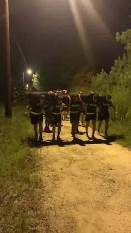 4 mile movement under load while carrying(as a team): 2 x 365lb rogue worms 10 x 45lb kettlebells 5 x 64lb sand bags  TOTAL WEIGHT: 1500lbs #militarymuscle #military #muscle #armedforces #army #rangers #usarmy
