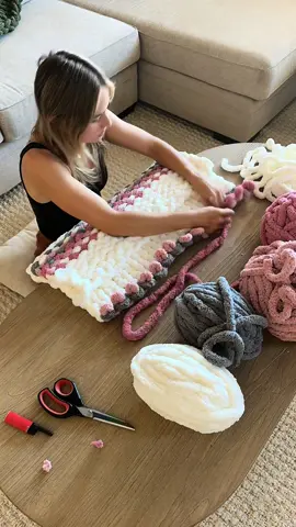 This baby blanket came out so cute! • • #fyp #fingerknitting #chunkyblankettutorial #handknitblanket #summerdecor #diyhomedecor #etsycreatorco #chenilleblanket #armknitting #diycrafts #handknit #sidehustle #newhobby #howtocrochet 