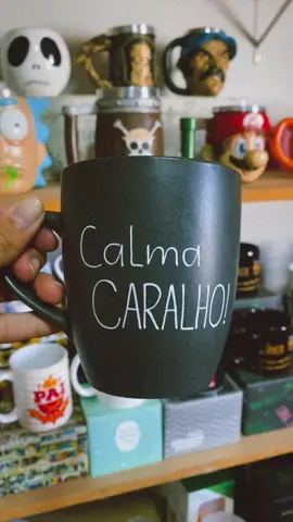 Sextou com o humor bem tranquilinho assim como a nossa mais nova novidade ❤️ Pedidos pela rede vizinha 😍 #humoracido #canecascolecionaveis #funny 