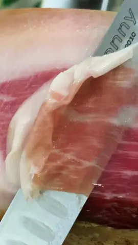 Non servono parole 🤩 #stefanopaciotti #prosciuttocrudo #prosciutto #paciottisalumeria #prosciuttotagliatoamano 