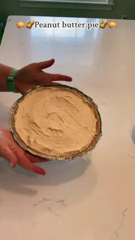 Simple dessert recipe that is delicious and a crowd pleaser! Peanut butter pie is one of my favs in the summer! #dessertideas #summerdessert #dessertrecipe 