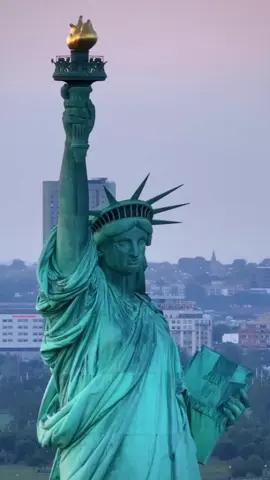 Face to Face with the Statue of Liberty in New York City, USA 🗽🌆🇺🇸 @Janito & @Locke  #newyork#newyorkcity#nyc#ny#manhattan#bigapple#usa#statueofliberty#unitedstates#unitedstatesofamerica#fyp#viral#travel#worldwalkerz